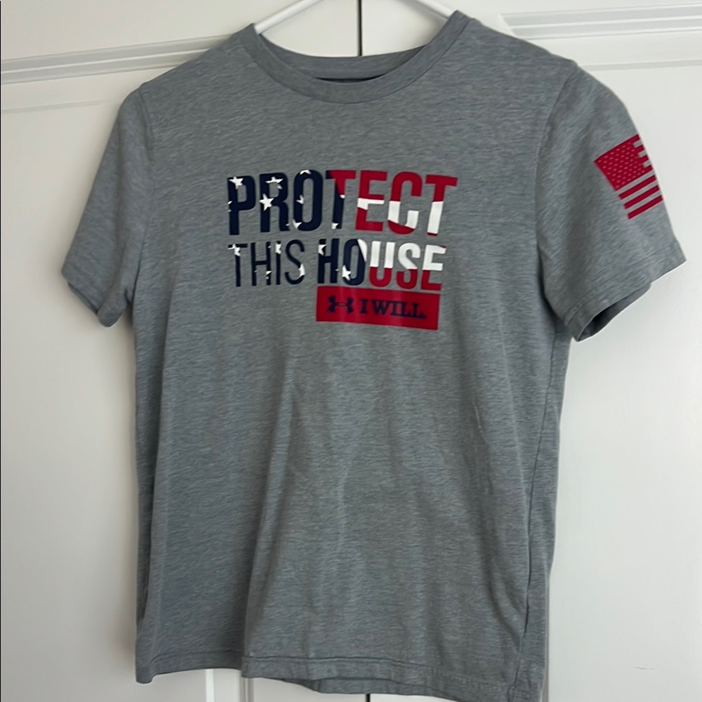 Under Armour Gray Short Sleeve Tee with Graphic Design